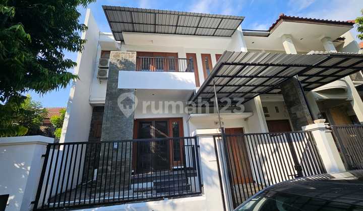Affordable Rent Well-Maintained House Graha Famili West Surabaya
