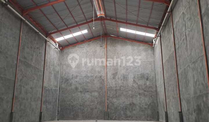 Good Warehouse in a Strategic Commercial Location Near Suramadu, Perak, and Tambaksumur Toll Road