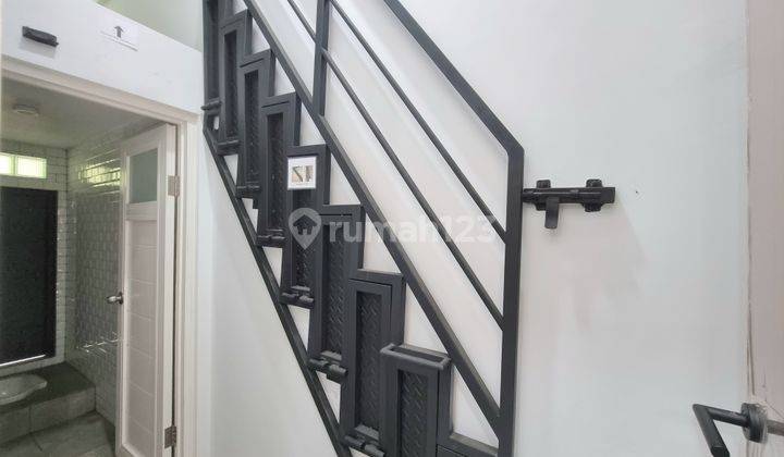 Rumah Minimalis 2 Lantai Semi Furnished di Griya Loka 1.6 Bsd 2