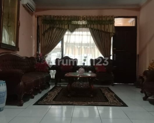For Sale House in Setiabudi South Jakarta - 2.5 Floors, Strategic Location Near Mall 2