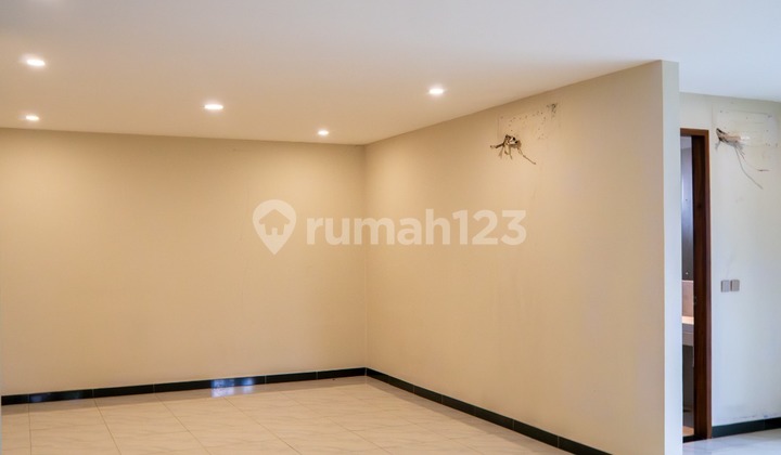 For Sale Rumah Mewah 2 Lantai Lokasi Strategis di Menteng Dalam 2