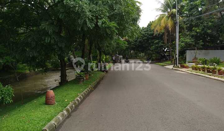 Nice Riverpark House Sector 8 Bintaro SHM 400m2 2