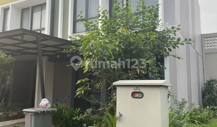 BEAUTIFUL HOUSE IN GADING SERPONG, 2 FLOORS, SEMI-FURNISHED, READY TO OCCUPY