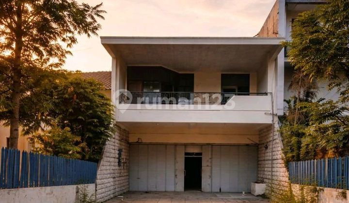 Ruko 2 Lantai Strategis Parkir Luas di Jalan Pandanaran Semarang 1