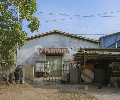 Affordable Warehouse in the City Center with Large Truck Access in North Semarang 1