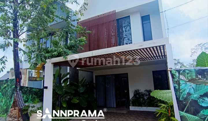 Rumah Resort Full Furnished dengan Taman dan Area Hijau Dikawasan Sawangan Depok