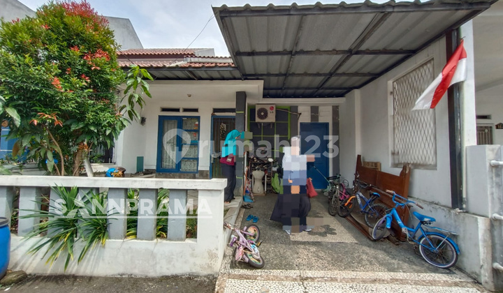 Well-Maintained Second-Hand House Inside a Cluster Near the Gate of Grand Depok City with Easy Access Everywhere Well-Maintained Second-Hand House Inside a Cluster Near the Gate of Grand Depok City with Easy Access Everywhere