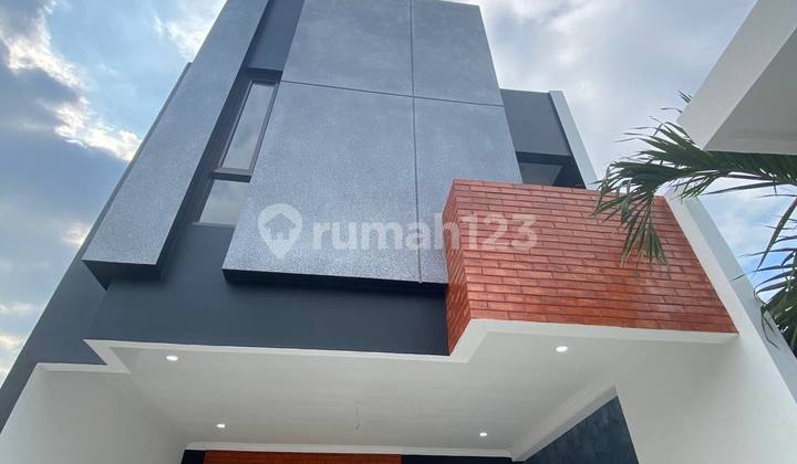 Affordable 2-Story Ready-to-Live Home, 24-Hour Security in Strategic Antapani Location, Bandung City.