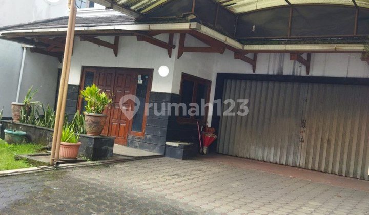 Rumah Second Terawat, Strategis Bebas Banjir Di Pinggir Jalan Utama Ciumbuleuit Kota Bandung Rumah Second Terawat, Strategis Bebas Banjir Di Pinggir Jalan Utama Ciumbuleuit Kota Bandung