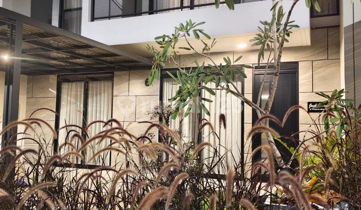 Rumah 2 Lantai, Siap Huni, Lokasi Strategis Di Kota Baru Parahyangan