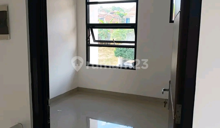 Rumah 2 Lantai Siap Huni, Strategis Bebas Banjir, Dekat Jalan Utama Kota Bandung 2