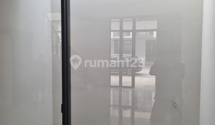 DISEWAKAN RUMAH PASIR PUTIH RESIDENCE PIK2 UKURAN 6x15 KOSONGAN BRAND NEW 2