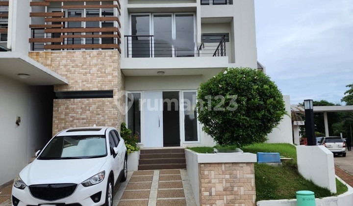 DIJUAL RUMAH GRISENDA HOEK 3 LANTAI UKURAN 250M2 DIJUAL RUMAH GRISENDA HOEK 3 LANTAI UKURAN 250M2