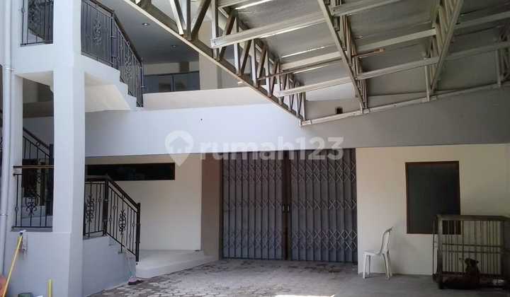 Cheap!! Nice, Spacious Shop House on Jendral Sudirman Street, Bandung. 2