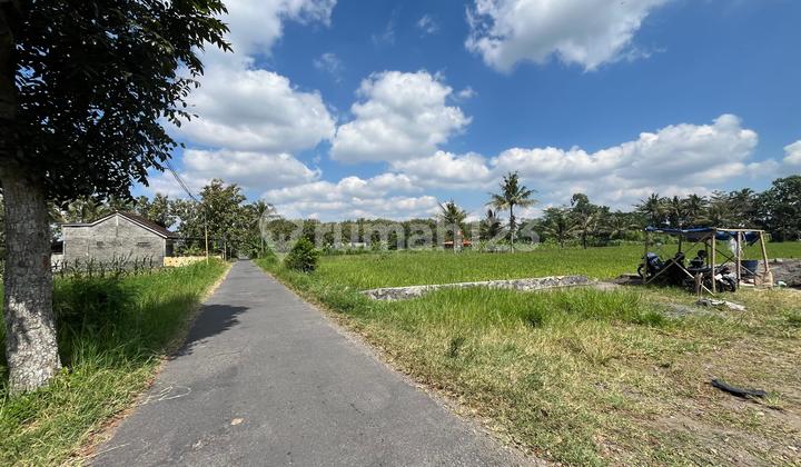 Tepi Aspal Tanah di Kaliurang KM 14 Dekat Ubu Villa Tepi Aspal Tanah di Kaliurang KM 14 Dekat Ubu Villa