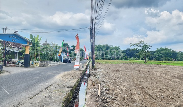 Yogyakarta Land by Asphalt Road: Business Potential Yogyakarta Land by Asphalt Road: Business Potential