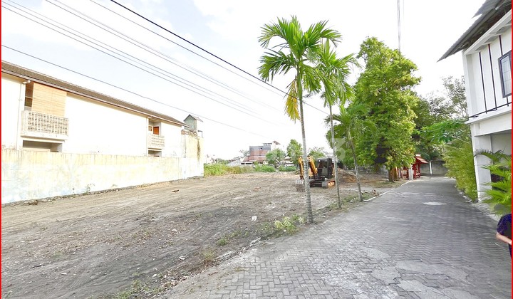 Tanah Jogja: UGM Cukup Jalan Kaki, Kost Panen Cuan Tanah Jogja: UGM Cukup Jalan Kaki, Kost Panen Cuan