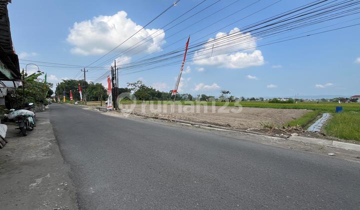 Asphalt Edge on Jl Sambiroto Kalasan Suitable for Business Ventures Asphalt Edge on Jl Sambiroto Kalasan Suitable for Business Ventures