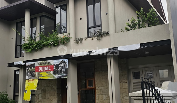 Rumah Luas 2 Lantai + Attic & Kolam Renang