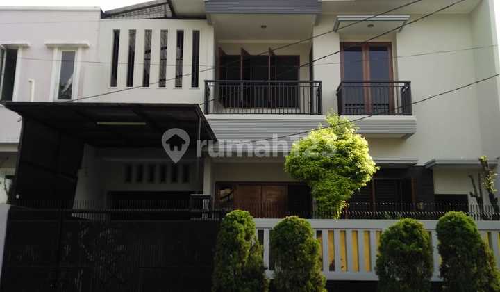 Rumah Nyaman Lingkungan Asri di Taman Aries Meruya