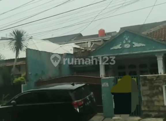 Bonus Land with Building, Strategically Located by the Main Road in Kemayoran Area, Central Jakarta.