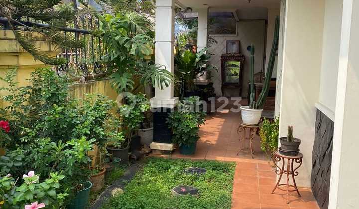 Rumah Semi Furnished Di Hoek Daerah Krmayoran Jakarta Pusat 2