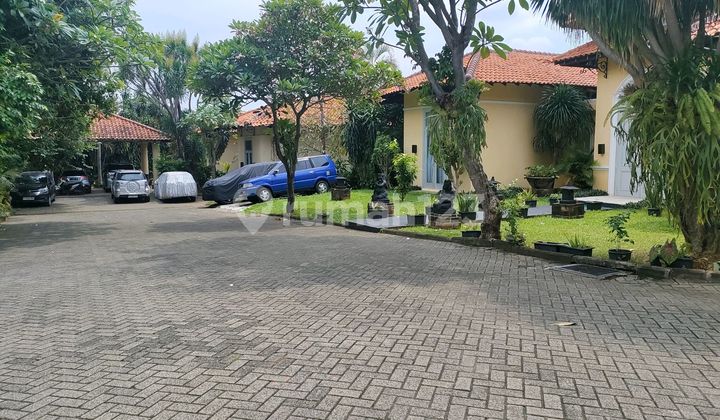 Sewa Rumah Asri, Lengkap Gazebo dan Kolam Renang Daerah Kemang Jakarta Selatan 2