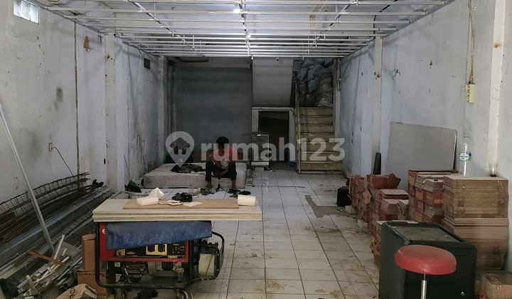 Investment in Boarding House with 18 Complete AC Rooms, Water Heater. Ready by End of September in Mangga Dua Dalam Area. 2
