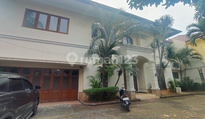 Sewa Rumah Klasik Ada Kolam Renang Kemang Jakarta Selatan 2