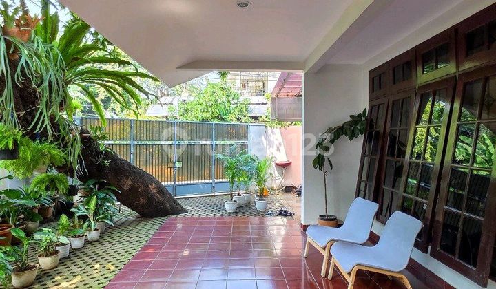 Rumah Asri Lengkap Dengan Paviliun 2 Kamar Daerah Melawai Jakarta Selatan