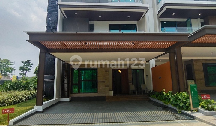 Hunian Luas , Letak Strategis Dibangun Oleh Developer Ternama Pondok Indah Town House Jakarta Selatan