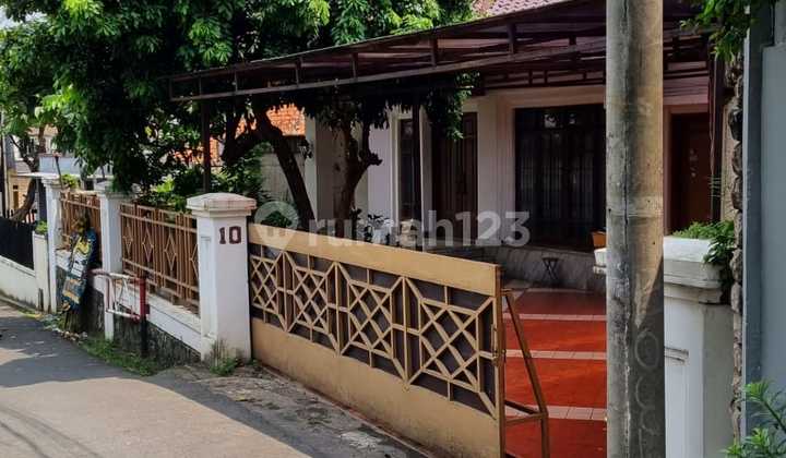 Rumah Luas Lokasi Strategis Dekat Hotel Amrosia Jakarta Selatan