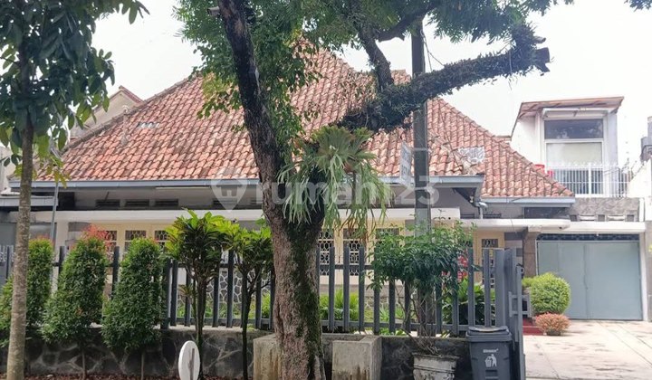 Dutch House In The Wing Area of Riau Dago Street, Bandung City 2