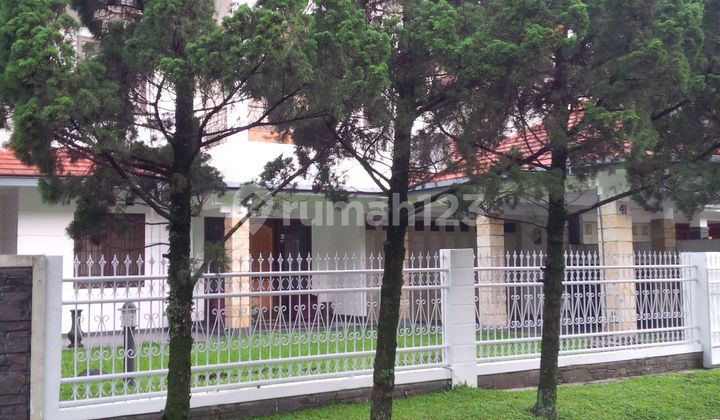 For Sale Rumah di Komplek Eksklusif di Area Dago Kota Bandung For Sale Rumah di Komplek Eksklusif di Area Dago Kota Bandung