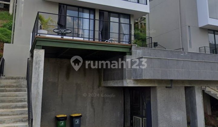 For Sale Rumah Villa dengan Swimming Pool di Area Dago Village For Sale Rumah Villa dengan Swimming Pool di Area Dago Village