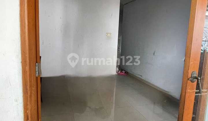 Rumah 2 Lantai Lokasi Depan Pasar Puri Indah Jl Kembang Abadi 2