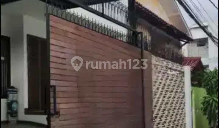 Siap Huni, Rumah 3 Lantai Puri Indah Selangkah Dari Pasar Puri