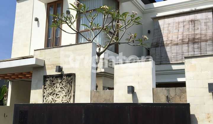 VILLA DEKAT DENGAN PANTAI DAN JALAN UTAMA DI KETEWEL VILLA DEKAT DENGAN PANTAI DAN JALAN UTAMA DI KETEWEL