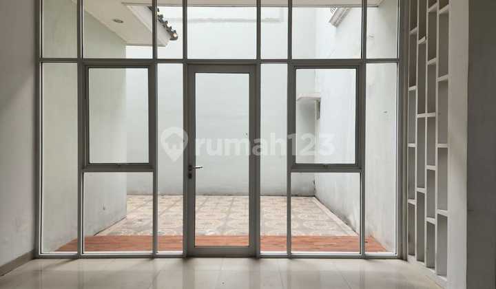 For Rent Semi-Furnished House in Alicante Paramount Gading Serpong Tangerang For Rent Semi-Furnished House in Alicante Paramount Gading Serpong Tangerang