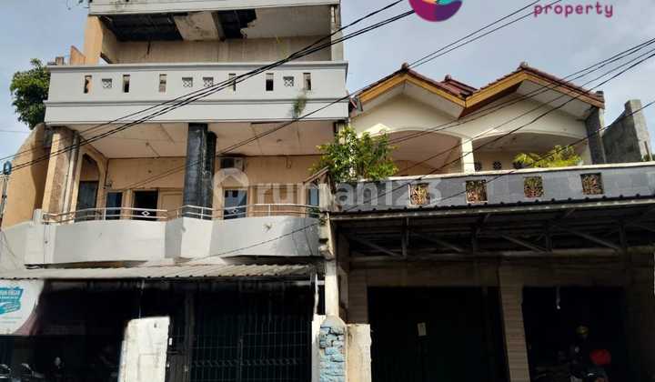 For Sale: 4 Connected Kiosks and 2-Story Corner House in Cipondoh, Tangerang