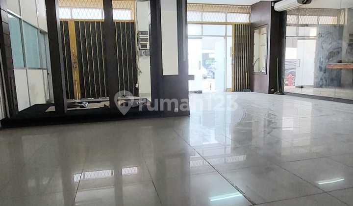 For Rent 3-Storey Adjacent Shop House in Season City Mall, West Jakarta 2