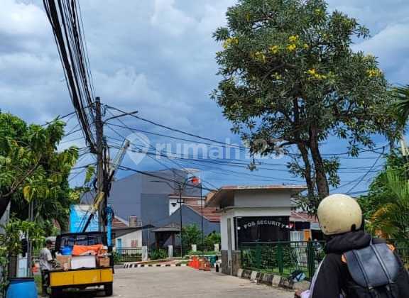 For Sale, 2-Storey Shop House Near Jelupang Toll Gate Entrance in Villa Mutiara, North Serpong, South Tangerang. 2
