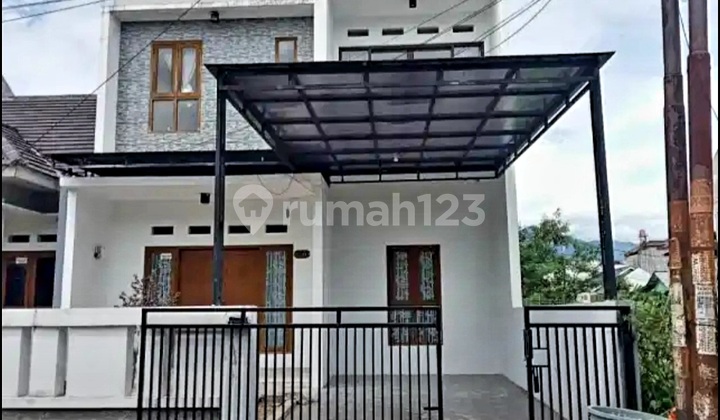 Rumah 2 Lantai Minimalis Siap Huni Semi Furnished di Arcamanik Rumah 2 Lantai Minimalis Siap Huni Semi Furnished di Arcamanik
