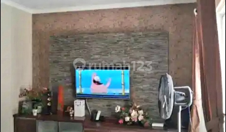 House with Well-Maintained Swimming Pool Furnished In Guruminda Arcamanik 2