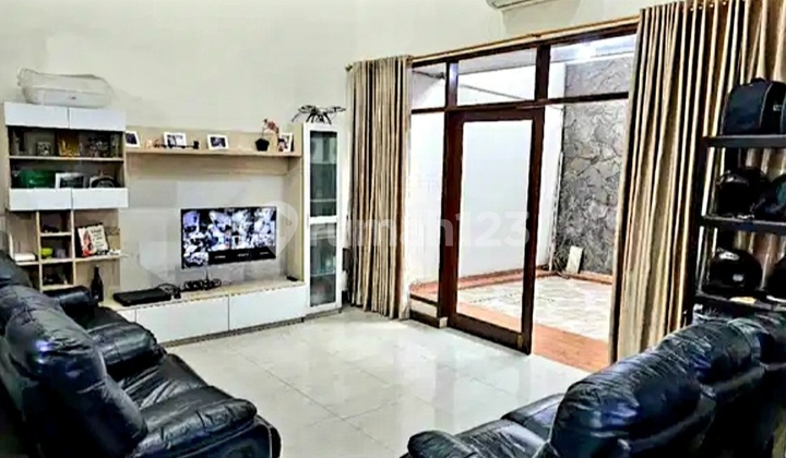 Dijual Rumah Terawat Siap Huni Strategis di Taman Holis Indah