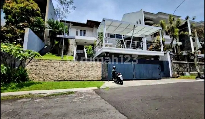 Dijual Rumah Mewah Siap Huni Strategis di Perumahan Setraduta Dijual Rumah Mewah Siap Huni Strategis di Perumahan Setraduta