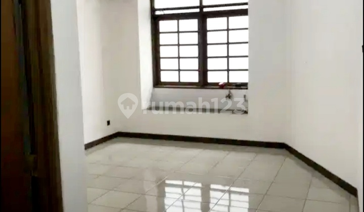 Luxury Sturdy House For Sale Ready to Occupy Strategic Location in Cikutra Pahlawan 2