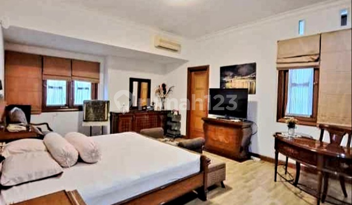 Rumah Mewah Terawat Siap Huni Area Elite di Komplek Batununggal