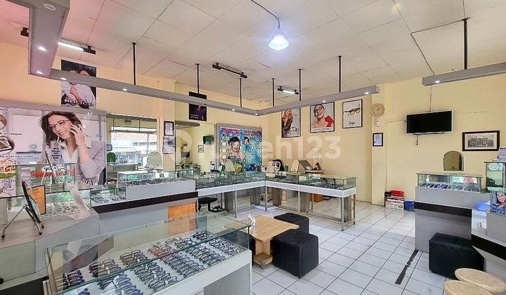 Dijual Ruang Usaha Plus Rumah Tinggal Strategis Di Moch Toha 2