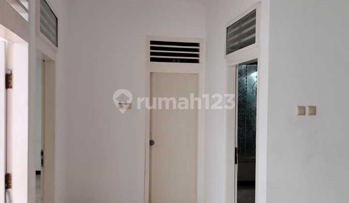 Dijual Rumah SHM Taman Luas Siap Huni di Cinere Estate 2